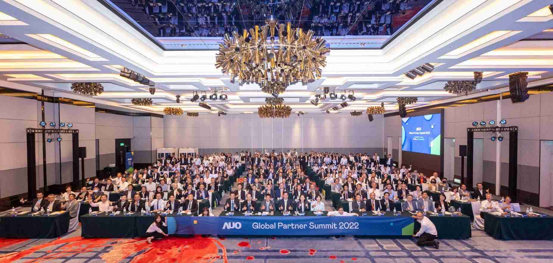 友達推動「安心、、、創新、、、、用心、、、同心、、、、盡心」五星職旅，，，，為菲籍員工打造全方位照護，，，首度贏得「人權實踐與發展領袖獎」殊榮