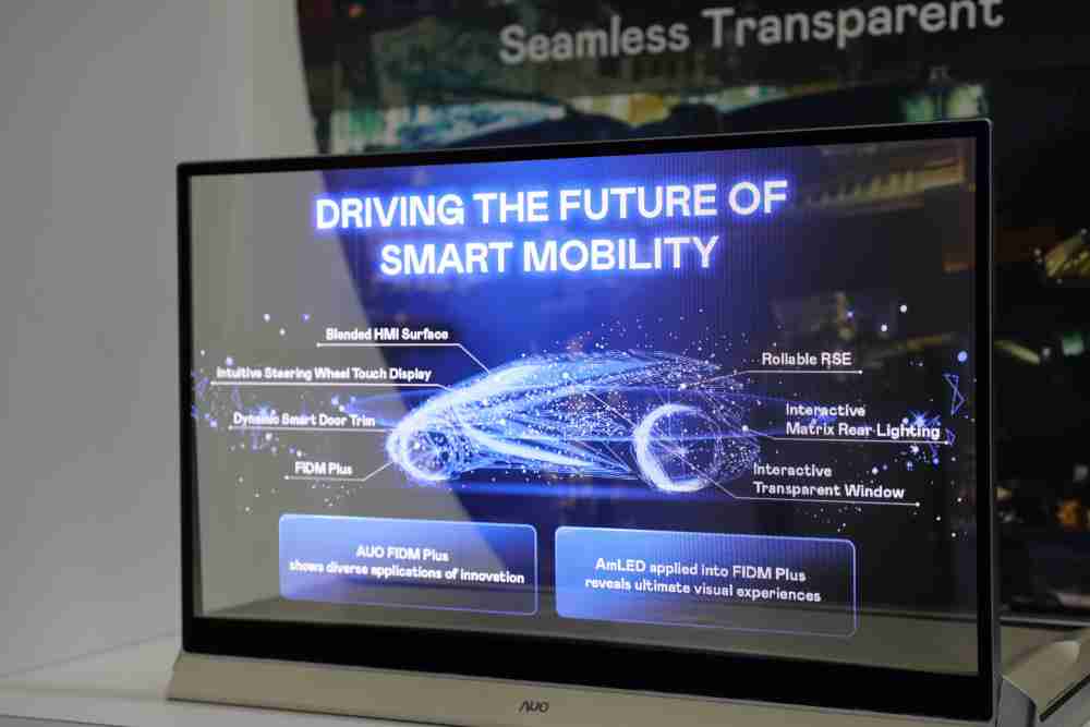 JDB电子凭借着超高亮度和透明度，，，，这款30吋透明Micro LED显示器在AR系统与智慧零售具有潜在的应用价值。。