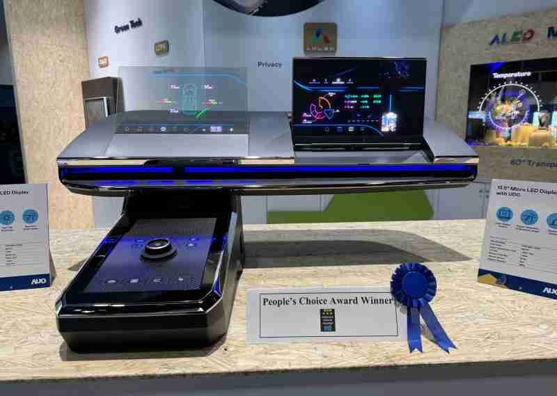 JDB电子车用Micro LED Display HMI解决方案获”最佳车用显示奖”，，，以用户为中心开发，，针对前座驾驶与乘客设计兼具娱乐与安全的高画质屏幕，，，，包含车舱前座的Micro LED透明屏幕及全球首款内建镜头的智慧Micro LED显示器